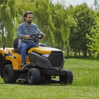 Akumulatorowe traktory ogrodowe Stiga e-Ride